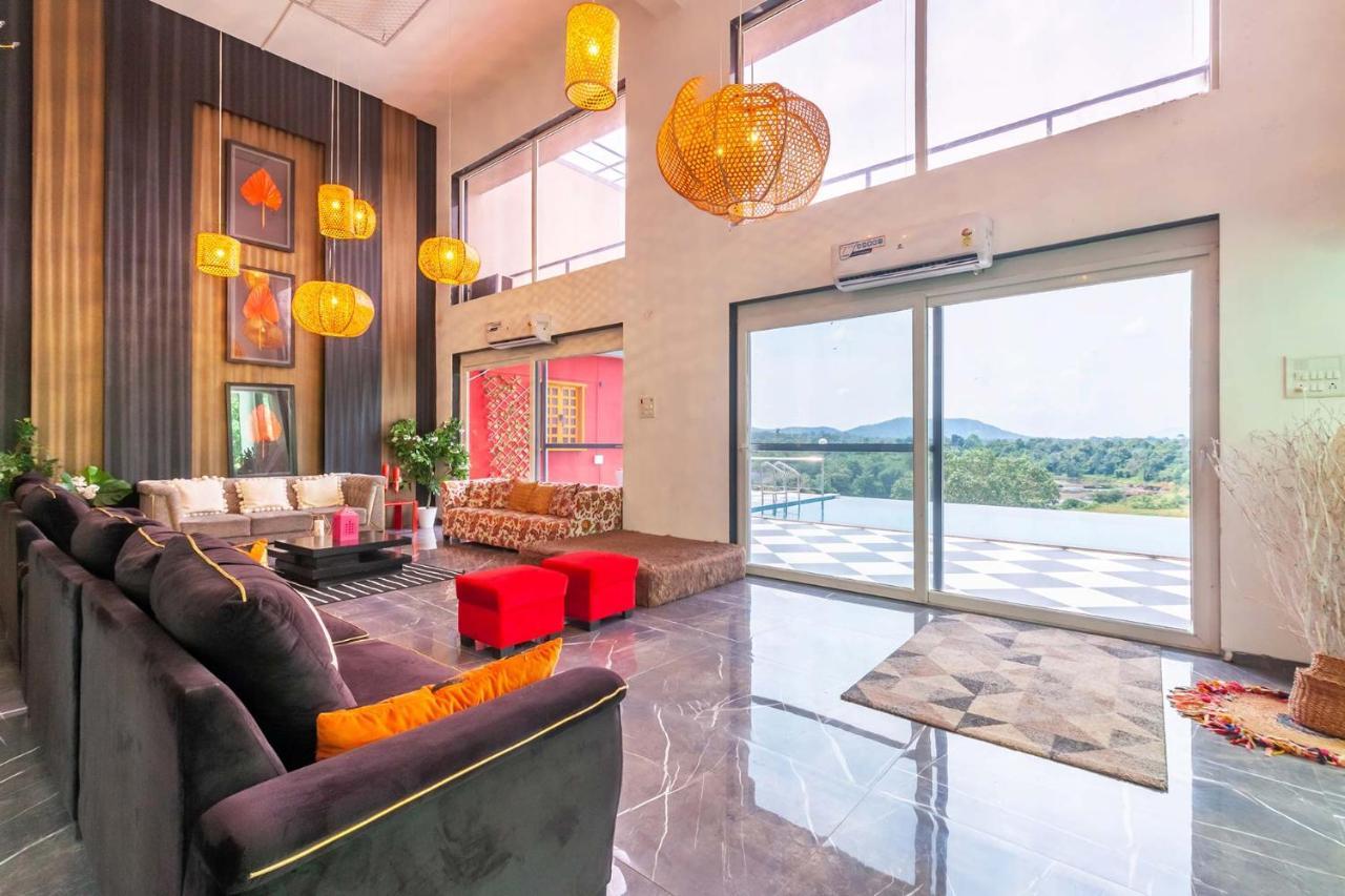Stayvista'S Vine & Splash - Riverside Villa With An Infinity Pool And Indoor Games Karjat Eksteriør bilde