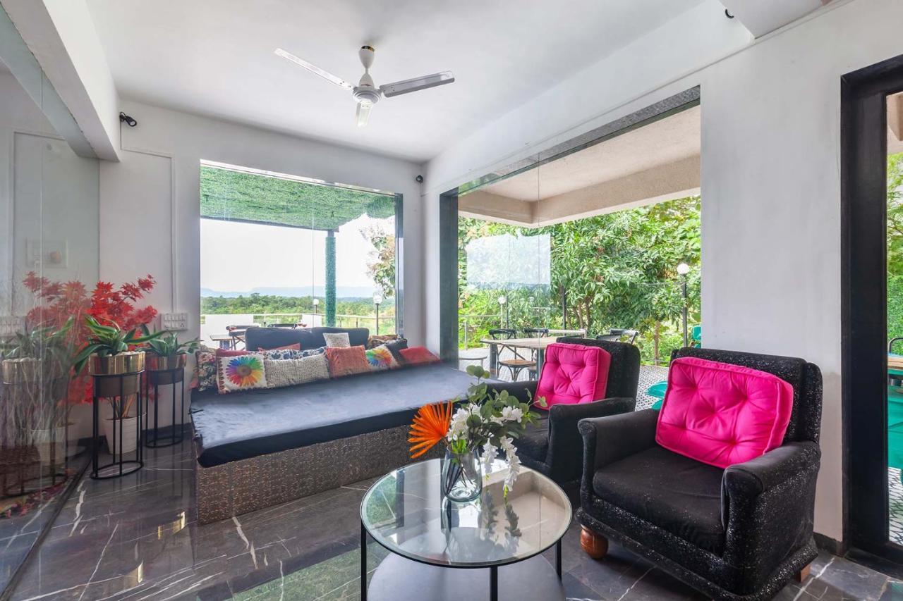 Stayvista'S Vine & Splash - Riverside Villa With An Infinity Pool And Indoor Games Karjat Eksteriør bilde