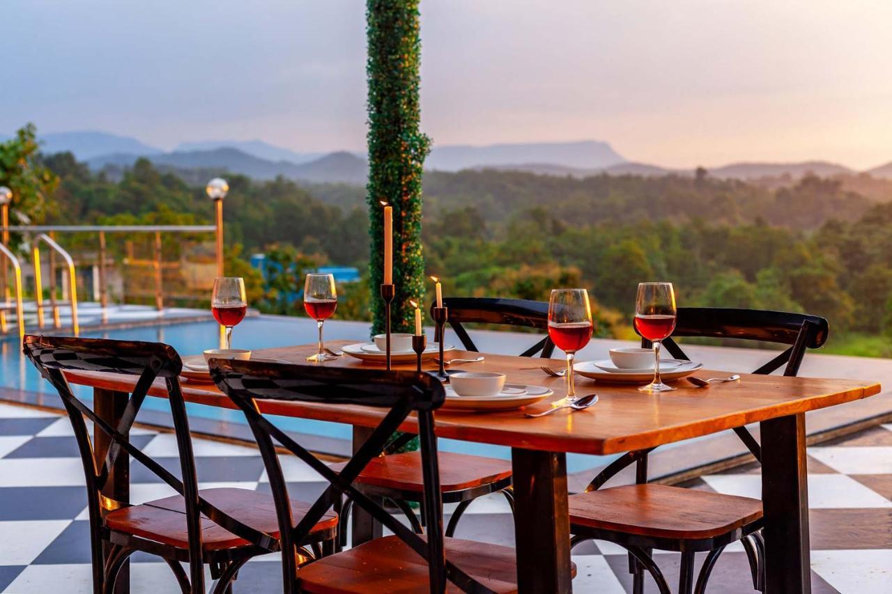Stayvista'S Vine & Splash - Riverside Villa With An Infinity Pool And Indoor Games Karjat Eksteriør bilde