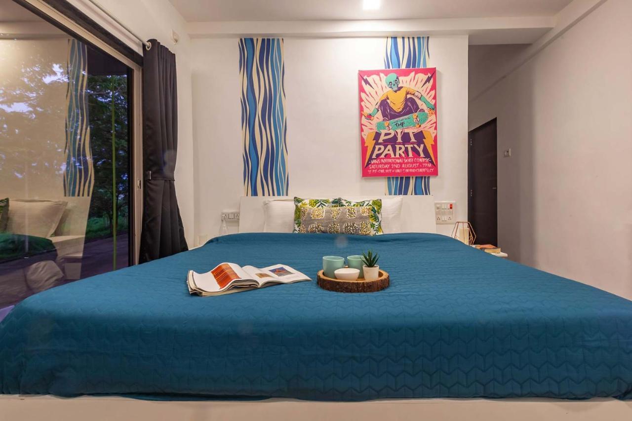 Stayvista'S Vine & Splash - Riverside Villa With An Infinity Pool And Indoor Games Karjat Eksteriør bilde