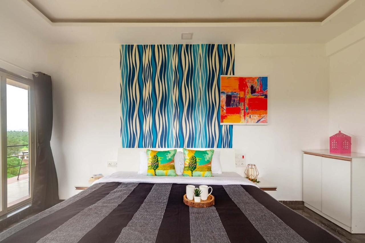 Stayvista'S Vine & Splash - Riverside Villa With An Infinity Pool And Indoor Games Karjat Eksteriør bilde
