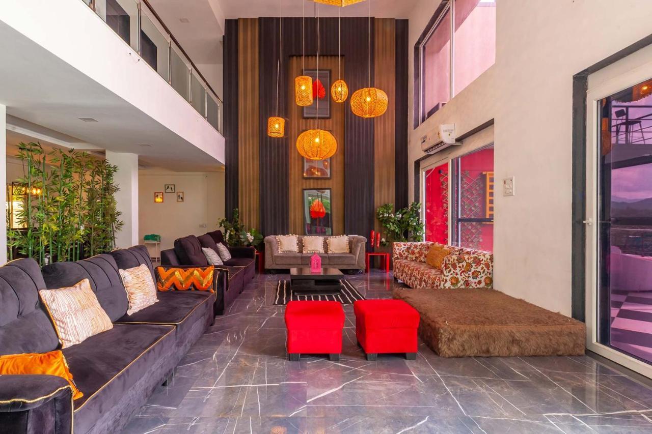 Stayvista'S Vine & Splash - Riverside Villa With An Infinity Pool And Indoor Games Karjat Eksteriør bilde