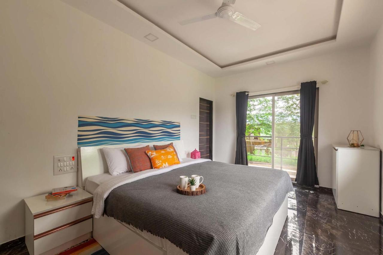 Stayvista'S Vine & Splash - Riverside Villa With An Infinity Pool And Indoor Games Karjat Eksteriør bilde