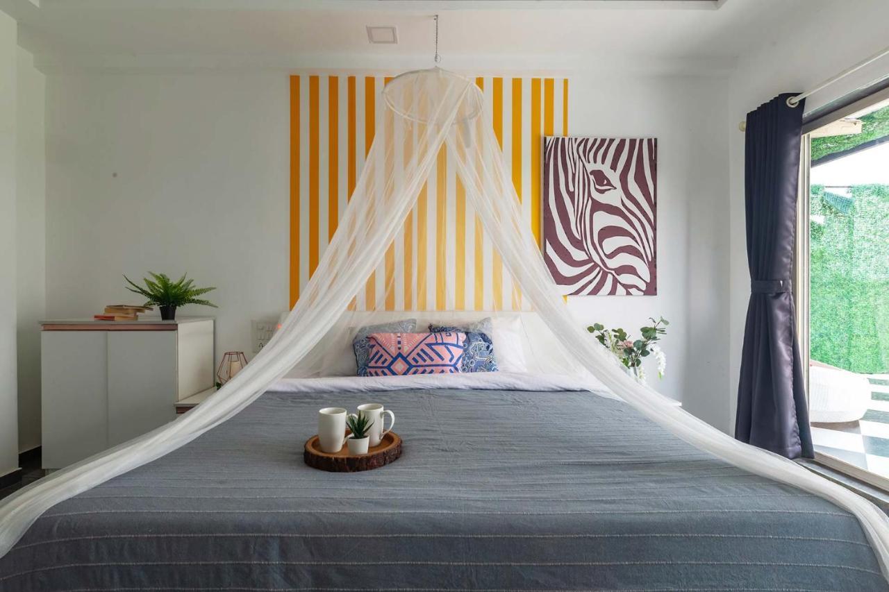Stayvista'S Vine & Splash - Riverside Villa With An Infinity Pool And Indoor Games Karjat Eksteriør bilde
